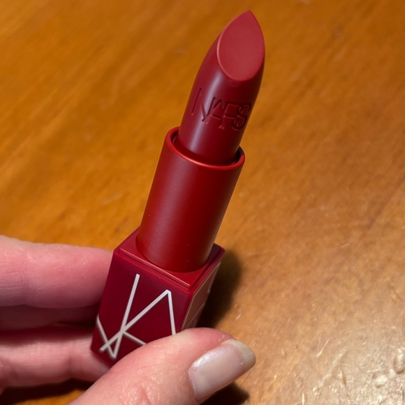 NARS Lipstick Jungle Red - Picture 4 of 16